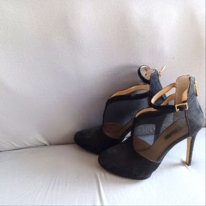 Intl concept 7 1/2m black suede pumps